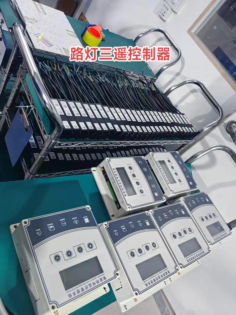 请问我要用三相开关,接触器时间控制器来控制路灯,需要的设备如下,请 ... 请问我要用三相开关,接触器时间控制器来控制路灯,需要的设备如下,请 ...